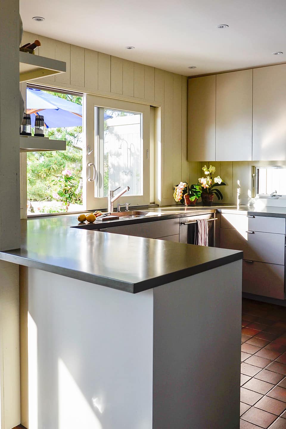 Kitchen, Shore Walk Beach Home, Fire Island Pines | Rodman Paul Architects